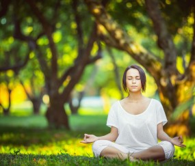 开云体育app-摩纳哥关键战突围突尼斯，C罗关键制胜，当足球成为信仰的战争