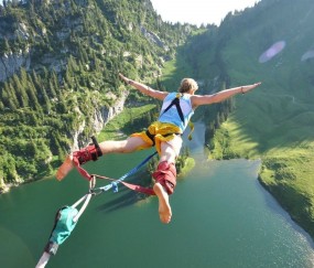 开云体育世界杯-黄蜂蛰醒CBA？拉梅洛的降维打击与篮球全球化迷思