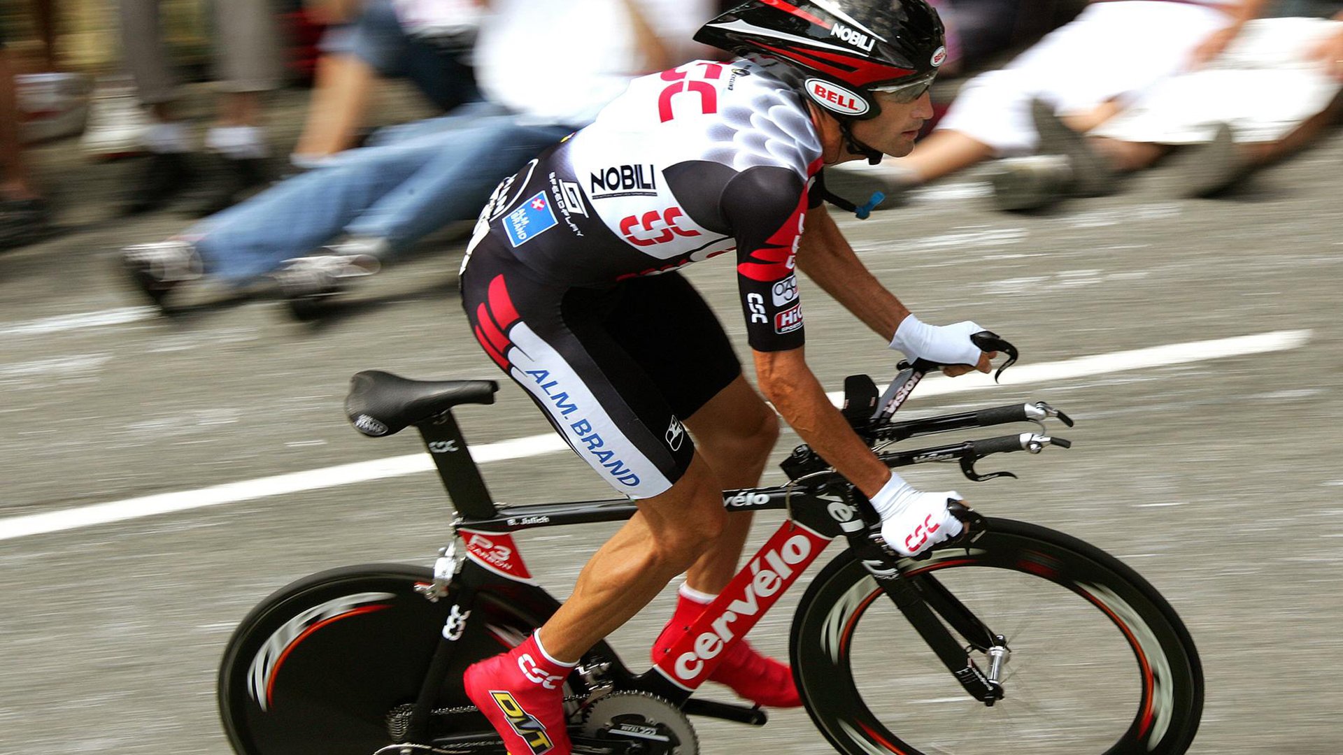 加克波独舞,当荷兰郁金香在里昂的夜色中绽放